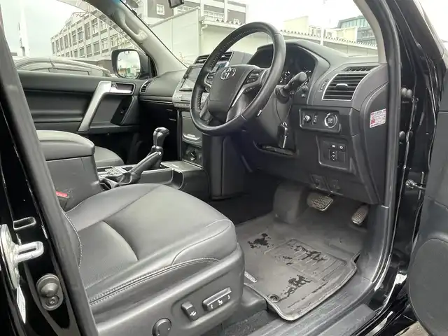 トヨタ ランドクルーザー プラド TX Lパッケージ マットブラED 島根県 2023(令5)年 5.1万km ブラック 社外９インチＳＤナビ　/フルセグTV　/ＤＶＤ再生　/Ｂｌｕｅｔｏｏｔｈ接続　/バックカメラ　/ビルトインＥＴＣ2.0 　/前後ドライブレコーダー/トヨタセーフティセンス/・レーダークルーズコントロール/・プリクラッシュセーフティ/・レーンディパーチャーアラート/・オートマチックハイビーム/黒レザーシート/電動格納サードシート/前席パワーシート／シートヒーター/エアーシート/前後コーナーセンサー　/純正LEDヘッドライト　/純正LEDフォグライト/純正１８インチアルミホイール/保証書/取扱説明書