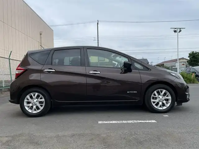 日産 ノート e－パワー メダリスト 東京都 2016(平28)年 6.8万km インペリアルアンバーP 純正ナビ/アラウンドビュー/インテリジェントルームミラー/エマージェンシーブレーキ/車線逸脱警報/アイドリングストップ/横滑り防止措置/スマートキー/ETC/オートエアコン/ドライブレコーダー