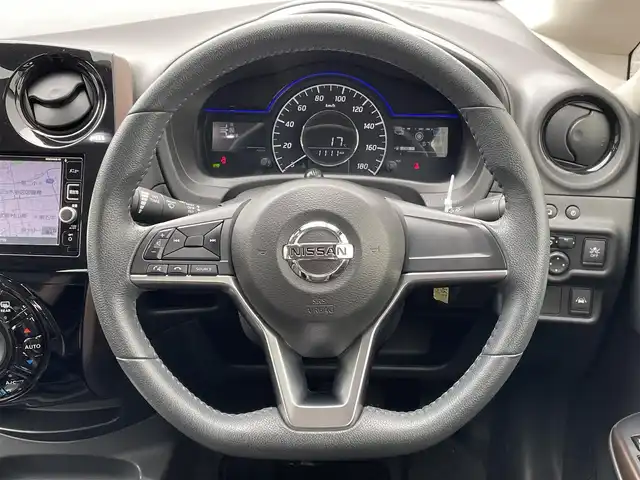 日産 ノート e－パワー メダリスト 東京都 2016(平28)年 6.8万km インペリアルアンバーP 純正ナビ/アラウンドビュー/インテリジェントルームミラー/エマージェンシーブレーキ/車線逸脱警報/アイドリングストップ/横滑り防止措置/スマートキー/ETC/オートエアコン/ドライブレコーダー