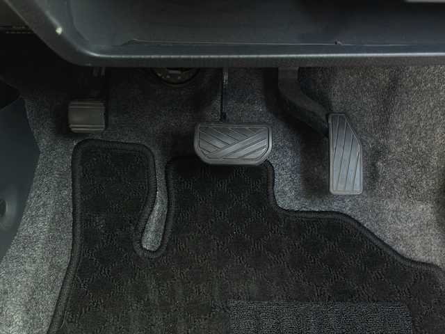 スズキ ハスラー G 鹿児島県 2017(平29)年 6万km クリスタルホワイトP 社外ＳＤナビ　/バックカメラ/ＥＴＣ　/シートヒーター/フルセグテレビ/Ｄ席Ｎ席シートヒーター/純正15インチアルミホイール/アイドリングストップ　/横滑り防止装置/衝突軽減装置/ＡＡＣ/アイドリングストップ/電動格納ミラー/ドアバイザー