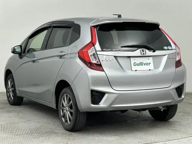 ホンダ フィット ハイブリット Fパッケージ 道央・札幌 2015(平27)年 4.9万km ティンテッドシルバーM ・４WD/・コンフォートビューパッケージ/・ギャザーズナビ/　CD/DVD/USB/フルセグ/・バックカメラ/・ETC/・フロントデアイサー/・横滑り防止/・ライトレベライザー/・プッシュスタート/・スマートキー/・純正フロアマット/・ドアバイザー/・社外AW付スタッドレス積込(175/65/R15)