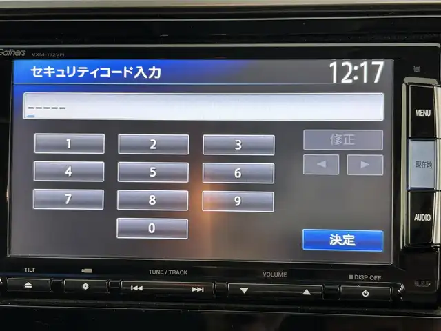 ホンダ フィット ハイブリット Fパッケージ 道央・札幌 2015(平27)年 4.9万km ティンテッドシルバーM ・４WD/・コンフォートビューパッケージ/・ギャザーズナビ/　CD/DVD/USB/フルセグ/・バックカメラ/・ETC/・フロントデアイサー/・横滑り防止/・ライトレベライザー/・プッシュスタート/・スマートキー/・純正フロアマット/・ドアバイザー/・社外AW付スタッドレス積込(175/65/R15)