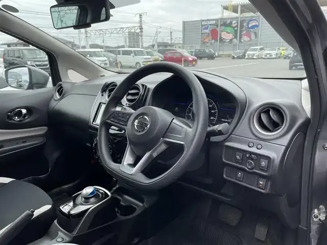 日産 ノート e－パワー X Vセレクション 滋賀県 2020(令2)年 6.7万km ダークメタルグレー 禁煙車/社外ナビ/Bluetooth/アラウンドビューカメラ/ETC/プッシュスタート/スマートキー/フロアマット/エマージェンシーブレーキ/LEDヘッドライト/コーナーセンサー