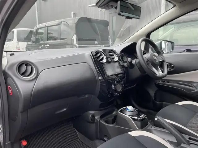 日産 ノート e－パワー X Vセレクション 滋賀県 2020(令2)年 6.7万km ダークメタルグレー 禁煙車/社外ナビ/Bluetooth/アラウンドビューカメラ/ETC/プッシュスタート/スマートキー/フロアマット/エマージェンシーブレーキ/LEDヘッドライト/コーナーセンサー