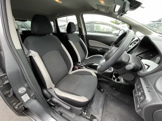 日産 ノート e－パワー X Vセレクション 滋賀県 2020(令2)年 6.7万km ダークメタルグレー 禁煙車/社外ナビ/Bluetooth/アラウンドビューカメラ/ETC/プッシュスタート/スマートキー/フロアマット/エマージェンシーブレーキ/LEDヘッドライト/コーナーセンサー