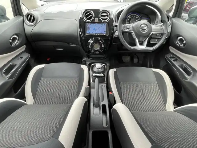 日産 ノート e－パワー X Vセレクション 滋賀県 2020(令2)年 6.7万km ダークメタルグレー 禁煙車/社外ナビ/Bluetooth/アラウンドビューカメラ/ETC/プッシュスタート/スマートキー/フロアマット/エマージェンシーブレーキ/LEDヘッドライト/コーナーセンサー