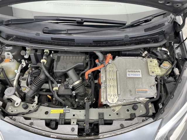 日産 ノート e－パワー X Vセレクション 滋賀県 2020(令2)年 6.7万km ダークメタルグレー 社外ナビ/Bluetooth/アラウンドビューカメラ/ETC/プッシュスタート/スマートキー/社外フロアマット/エマージェンシーブレーキ/LEDヘッドライト/コーナーセンサー