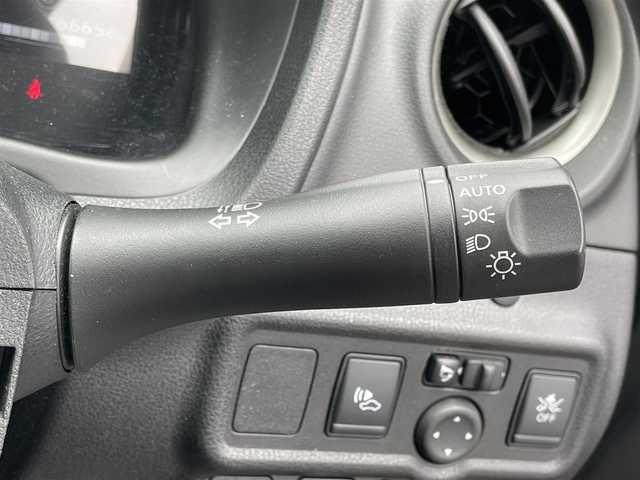 日産 ノート e－パワー X Vセレクション 滋賀県 2020(令2)年 6.7万km ダークメタルグレー 社外ナビ/Bluetooth/アラウンドビューカメラ/ETC/プッシュスタート/スマートキー/社外フロアマット/エマージェンシーブレーキ/LEDヘッドライト/コーナーセンサー