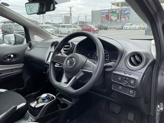 日産 ノート e－パワー X Vセレクション 滋賀県 2020(令2)年 6.7万km ダークメタルグレー 社外ナビ/Bluetooth/アラウンドビューカメラ/ETC/プッシュスタート/スマートキー/社外フロアマット/エマージェンシーブレーキ/LEDヘッドライト/コーナーセンサー
