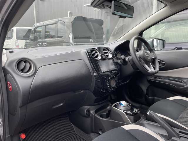 日産 ノート e－パワー X Vセレクション 滋賀県 2020(令2)年 6.7万km ダークメタルグレー 社外ナビ/Bluetooth/アラウンドビューカメラ/ETC/プッシュスタート/スマートキー/社外フロアマット/エマージェンシーブレーキ/LEDヘッドライト/コーナーセンサー