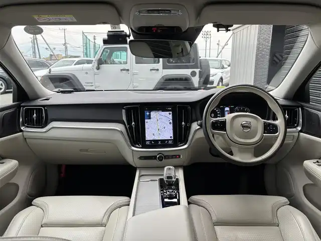 ボルボ Ｖ６０ B5 インスクリプション 山梨県 2022(令4)年 5.4万km シルバー 白革/harman/kardon/インテリセーフティ/ワイヤレスチャージ/HUD/マッサージシート/電動リアゲート/フルセグ/純正ＨＤＤナビ/全周囲カメラ/パイロットアシスト/ＬＫＡ/ＢＬＩＳ/ステアリングＨ/スペアキー