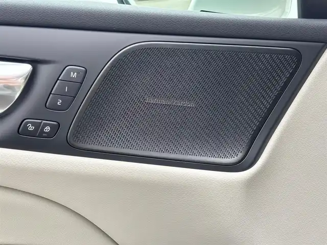 ボルボ Ｖ６０ B5 インスクリプション 山梨県 2022(令4)年 5.4万km シルバー 白革/harman/kardon/インテリセーフティ/ワイヤレスチャージ/HUD/マッサージシート/電動リアゲート/フルセグ/純正ＨＤＤナビ/全周囲カメラ/パイロットアシスト/ＬＫＡ/ＢＬＩＳ/ステアリングＨ/スペアキー