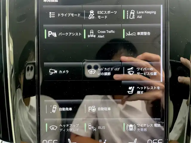 ボルボ Ｖ６０ B5 インスクリプション 栃木県 2022(令4)年 5.4万km シルバー クライメート・パッケージ/ステアリングホイール・ヒーター/リア・シートヒーター/オプション設定5ダブルスポーク8.0×19インチ/色：バーチライト726/ホワイトレザーシート/CitySafety/衝突回避被害軽減ブレーキシステム/歩行者・サイクリスト・大型動物検知機能(夜間含む)/インターセクション・サポート(右折時対向車検知機能)/オンカミング・レーン・ミティゲーション(対向車線衝突回避支援)/LKAレーン・キーピングエイド/パイロット・アシスト/全車速追従機能付きACC/ステアリング・アシスト付BLIS/純正HDDナビゲーション/地デジ/BT/FM/AM/LEDヘッドライト(アクティブベンティング機能付き)/ヘッドアップ・ディスプレイ/ETC2.0/フロント/サイド/リア/全方位カメラ/マッサージシート/電動リアゲート/取説/スペアキー