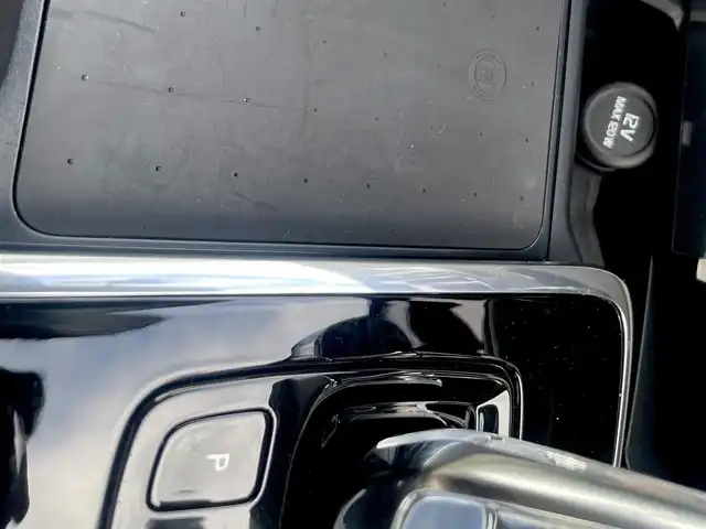 ボルボ Ｖ６０ B5 インスクリプション 栃木県 2022(令4)年 5.4万km シルバー クライメート・パッケージ/ステアリングホイール・ヒーター/リア・シートヒーター/オプション設定5ダブルスポーク8.0×19インチ/色：バーチライト726/ホワイトレザーシート/CitySafety/衝突回避被害軽減ブレーキシステム/歩行者・サイクリスト・大型動物検知機能(夜間含む)/インターセクション・サポート(右折時対向車検知機能)/オンカミング・レーン・ミティゲーション(対向車線衝突回避支援)/LKAレーン・キーピングエイド/パイロット・アシスト/全車速追従機能付きACC/ステアリング・アシスト付BLIS/純正HDDナビゲーション/地デジ/BT/FM/AM/LEDヘッドライト(アクティブベンティング機能付き)/ヘッドアップ・ディスプレイ/ETC2.0/フロント/サイド/リア/全方位カメラ/マッサージシート/電動リアゲート/取説/スペアキー