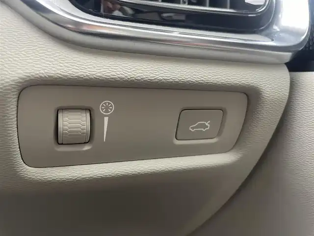 ボルボ Ｖ６０ B5 インスクリプション 栃木県 2022(令4)年 5.4万km シルバー クライメート・パッケージ/ステアリングホイール・ヒーター/リア・シートヒーター/オプション設定5ダブルスポーク8.0×19インチ/色：バーチライト726/ホワイトレザーシート/CitySafety/衝突回避被害軽減ブレーキシステム/歩行者・サイクリスト・大型動物検知機能(夜間含む)/インターセクション・サポート(右折時対向車検知機能)/オンカミング・レーン・ミティゲーション(対向車線衝突回避支援)/LKAレーン・キーピングエイド/パイロット・アシスト/全車速追従機能付きACC/ステアリング・アシスト付BLIS/純正HDDナビゲーション/地デジ/BT/FM/AM/LEDヘッドライト(アクティブベンティング機能付き)/ヘッドアップ・ディスプレイ/ETC2.0/フロント/サイド/リア/全方位カメラ/マッサージシート/電動リアゲート/取説/スペアキー