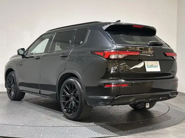 三菱 アウトランダー ＰＨＥＶ P 愛媛県 2023(令5)年 1.4万km ブラックダイヤモンド ・９型ナビ/（フルセグＴＶ・ＢＴ・ＦＭ・ＡＭ・ＵＳＢ・ａｐｐｌｅ　ｃａｒｐｌａｙ）/・全方位カメラ　/・サンルーフ　/・ＤＮ席シートヒーター　/・ＤＮ席パワーシート　/・レーダークルーズコントロール　/・ＥＴＣ２．０　/・前後ドラレコ/・パワーバックドア/・1500W充電/・デジタルインナーミラー/・置くだけ充電/・シートメモリー/・9型後席プライベートモニター
