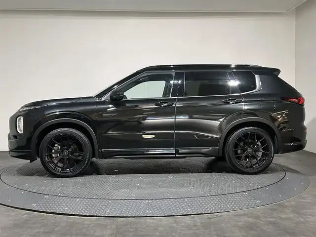 三菱 アウトランダー ＰＨＥＶ P 愛媛県 2023(令5)年 1.4万km ブラックダイヤモンド ・９型ナビ/（フルセグＴＶ・ＢＴ・ＦＭ・ＡＭ・ＵＳＢ・ａｐｐｌｅ　ｃａｒｐｌａｙ）/・全方位カメラ　/・サンルーフ　/・ＤＮ席シートヒーター　/・ＤＮ席パワーシート　/・レーダークルーズコントロール　/・ＥＴＣ２．０　/・前後ドラレコ/・パワーバックドア/・1500W充電/・デジタルインナーミラー/・置くだけ充電/・シートメモリー/・9型後席プライベートモニター