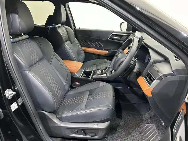 三菱 アウトランダー ＰＨＥＶ P 愛媛県 2023(令5)年 1.4万km ブラックダイヤモンド ・９型ナビ/（フルセグＴＶ・ＢＴ・ＦＭ・ＡＭ・ＵＳＢ・ａｐｐｌｅ　ｃａｒｐｌａｙ）/・全方位カメラ　/・サンルーフ　/・ＤＮ席シートヒーター　/・ＤＮ席パワーシート　/・レーダークルーズコントロール　/・ＥＴＣ２．０　/・前後ドラレコ/・パワーバックドア/・1500W充電/・デジタルインナーミラー/・置くだけ充電/・シートメモリー/・9型後席プライベートモニター