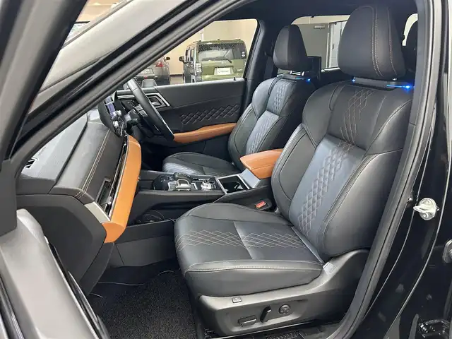 三菱 アウトランダー ＰＨＥＶ P 愛媛県 2023(令5)年 1.4万km ブラックダイヤモンド ・９型ナビ/（フルセグＴＶ・ＢＴ・ＦＭ・ＡＭ・ＵＳＢ・ａｐｐｌｅ　ｃａｒｐｌａｙ）/・全方位カメラ　/・サンルーフ　/・ＤＮ席シートヒーター　/・ＤＮ席パワーシート　/・レーダークルーズコントロール　/・ＥＴＣ２．０　/・前後ドラレコ/・パワーバックドア/・1500W充電/・デジタルインナーミラー/・置くだけ充電/・シートメモリー/・9型後席プライベートモニター