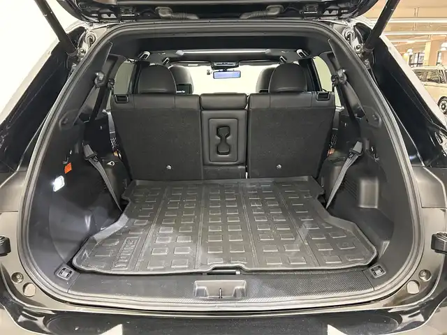 三菱 アウトランダー ＰＨＥＶ P 愛媛県 2023(令5)年 1.4万km ブラックダイヤモンド ・９型ナビ/（フルセグＴＶ・ＢＴ・ＦＭ・ＡＭ・ＵＳＢ・ａｐｐｌｅ　ｃａｒｐｌａｙ）/・全方位カメラ　/・サンルーフ　/・ＤＮ席シートヒーター　/・ＤＮ席パワーシート　/・レーダークルーズコントロール　/・ＥＴＣ２．０　/・前後ドラレコ/・パワーバックドア/・1500W充電/・デジタルインナーミラー/・置くだけ充電/・シートメモリー/・9型後席プライベートモニター