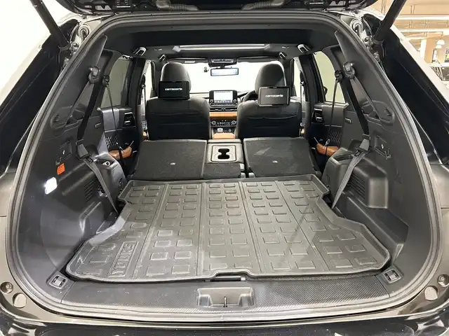 三菱 アウトランダー ＰＨＥＶ P 愛媛県 2023(令5)年 1.4万km ブラックダイヤモンド ・９型ナビ/（フルセグＴＶ・ＢＴ・ＦＭ・ＡＭ・ＵＳＢ・ａｐｐｌｅ　ｃａｒｐｌａｙ）/・全方位カメラ　/・サンルーフ　/・ＤＮ席シートヒーター　/・ＤＮ席パワーシート　/・レーダークルーズコントロール　/・ＥＴＣ２．０　/・前後ドラレコ/・パワーバックドア/・1500W充電/・デジタルインナーミラー/・置くだけ充電/・シートメモリー/・9型後席プライベートモニター