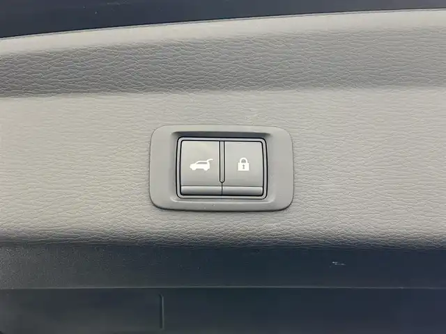 三菱 アウトランダー ＰＨＥＶ P 愛媛県 2023(令5)年 1.4万km ブラックダイヤモンド ・９型ナビ/（フルセグＴＶ・ＢＴ・ＦＭ・ＡＭ・ＵＳＢ・ａｐｐｌｅ　ｃａｒｐｌａｙ）/・全方位カメラ　/・サンルーフ　/・ＤＮ席シートヒーター　/・ＤＮ席パワーシート　/・レーダークルーズコントロール　/・ＥＴＣ２．０　/・前後ドラレコ/・パワーバックドア/・1500W充電/・デジタルインナーミラー/・置くだけ充電/・シートメモリー/・9型後席プライベートモニター