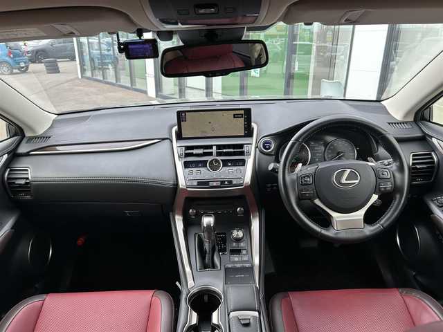 レクサス ＮＸ 300h バージョンL 道南・函館 2019(平31)年 3.6万km ソニックチタニウム 純正ナビ/フルセグＴＶ/衝突軽減ブレーキ/全周囲カメラ/３眼ライト/リア電動リクライニング/シートヒーター/ベンチレーション/パワーバックドア/ステアリングヒーター/クルーズコントロール/赤革シート