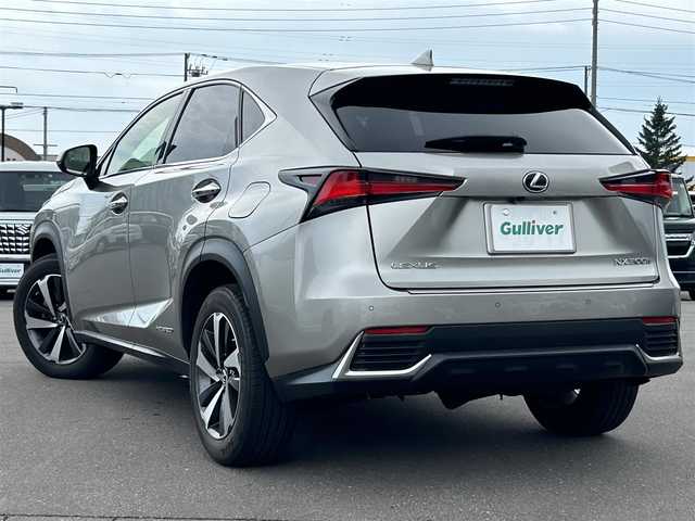 レクサス ＮＸ 300h バージョンL 道南・函館 2019(平31)年 3.6万km ソニックチタニウム 純正ナビ/フルセグＴＶ/衝突軽減ブレーキ/全周囲カメラ/３眼ライト/リア電動リクライニング/シートヒーター/ベンチレーション/パワーバックドア/ステアリングヒーター/クルーズコントロール/赤革シート