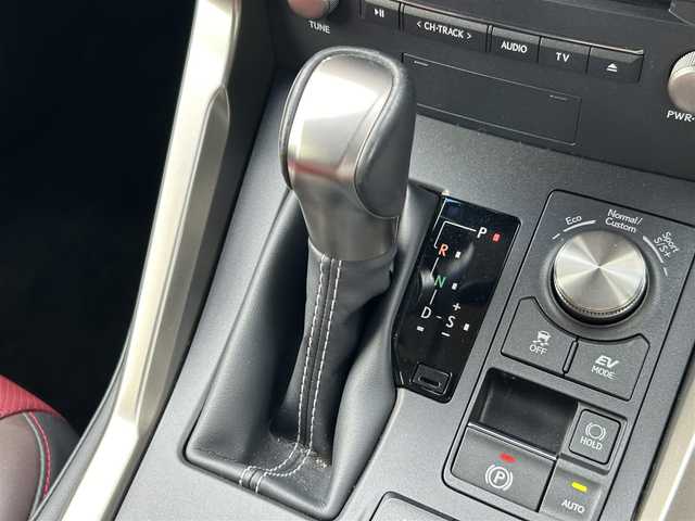 レクサス ＮＸ 300h バージョンL 道南・函館 2019(平31)年 3.6万km ソニックチタニウム 純正ナビ/フルセグＴＶ/衝突軽減ブレーキ/全周囲カメラ/３眼ライト/リア電動リクライニング/シートヒーター/ベンチレーション/パワーバックドア/ステアリングヒーター/クルーズコントロール/赤革シート
