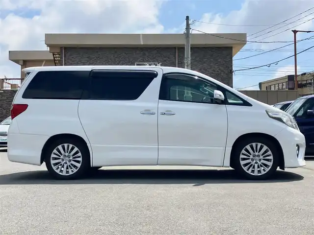 トヨタ アルファード 240S Cパッケージ 静岡県 2012(平24)年 5.7万km ホワイトパールクリスタルシャイン 純正HDDナビ（CD/DVD/BT/フルセグ）/バックカメラ/純正後席用モニター/電動リアゲート/D席N席パワーシート/ETC/２列目電動リクライニングシート/２列目電動オットマン/N席電動オットマン/三列シート/ウォークスルー/純正フロアマット/純正アルミホイール/エンジンスタートボタン/パワーステアリング/パワーウィンドウ/Wオートエアコン/スマートキー/スペアキー１本/クルーズコントロール/両側パワースライドドア/コーナーセンサー前後/ABS/横滑り防止装置/オートライト/W＋サイドエアバック/カーテンエアバック