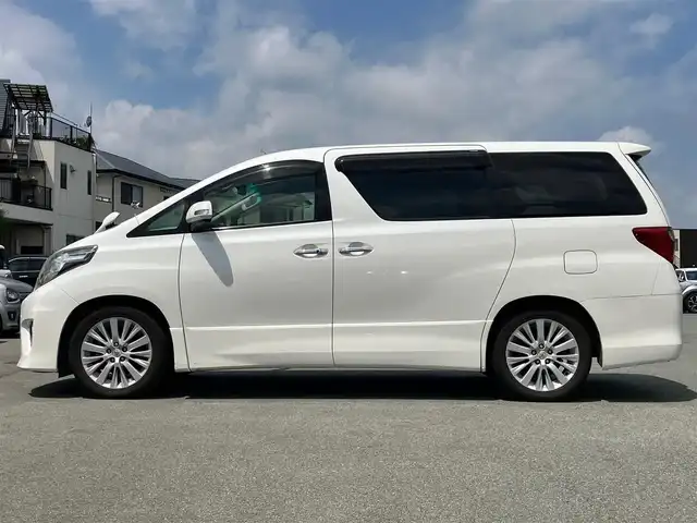 トヨタ アルファード 240S Cパッケージ 静岡県 2012(平24)年 5.7万km ホワイトパールクリスタルシャイン 純正HDDナビ（CD/DVD/BT/フルセグ）/バックカメラ/純正後席用モニター/電動リアゲート/D席N席パワーシート/ETC/２列目電動リクライニングシート/２列目電動オットマン/N席電動オットマン/三列シート/ウォークスルー/純正フロアマット/純正アルミホイール/エンジンスタートボタン/パワーステアリング/パワーウィンドウ/Wオートエアコン/スマートキー/スペアキー１本/クルーズコントロール/両側パワースライドドア/コーナーセンサー前後/ABS/横滑り防止装置/オートライト/W＋サイドエアバック/カーテンエアバック