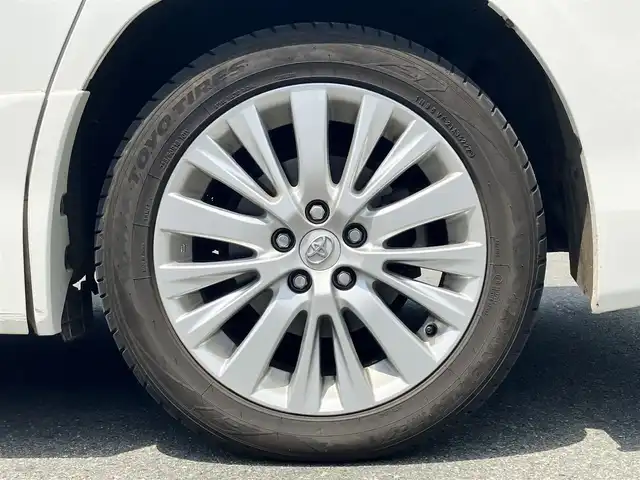 トヨタ アルファード 240S Cパッケージ 静岡県 2012(平24)年 5.7万km ホワイトパールクリスタルシャイン 純正HDDナビ（CD/DVD/BT/フルセグ）/バックカメラ/純正後席用モニター/電動リアゲート/D席N席パワーシート/ETC/２列目電動リクライニングシート/２列目電動オットマン/N席電動オットマン/三列シート/ウォークスルー/純正フロアマット/純正アルミホイール/エンジンスタートボタン/パワーステアリング/パワーウィンドウ/Wオートエアコン/スマートキー/スペアキー１本/クルーズコントロール/両側パワースライドドア/コーナーセンサー前後/ABS/横滑り防止装置/オートライト/W＋サイドエアバック/カーテンエアバック