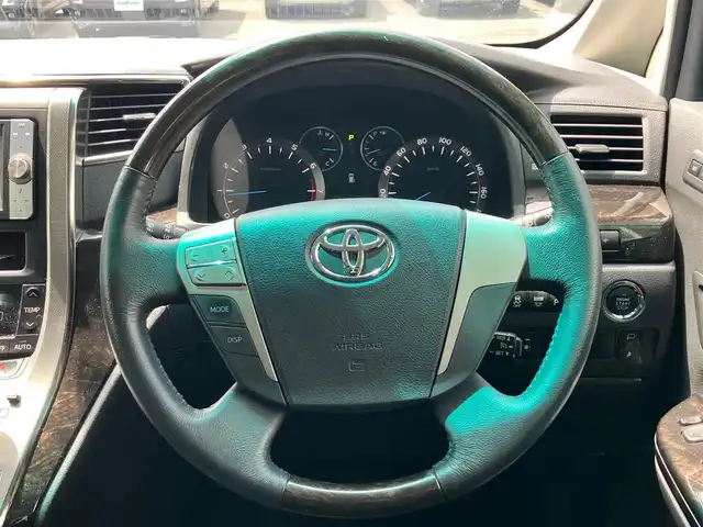 トヨタ アルファード 240S Cパッケージ 静岡県 2012(平24)年 5.7万km ホワイトパールクリスタルシャイン 純正HDDナビ（CD/DVD/BT/フルセグ）/バックカメラ/純正後席用モニター/電動リアゲート/D席N席パワーシート/ETC/２列目電動リクライニングシート/２列目電動オットマン/N席電動オットマン/三列シート/ウォークスルー/純正フロアマット/純正アルミホイール/エンジンスタートボタン/パワーステアリング/パワーウィンドウ/Wオートエアコン/スマートキー/スペアキー１本/クルーズコントロール/両側パワースライドドア/コーナーセンサー前後/ABS/横滑り防止装置/オートライト/W＋サイドエアバック/カーテンエアバック