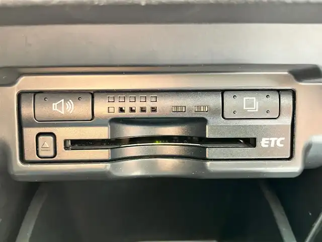 トヨタ アルファード 240S Cパッケージ 静岡県 2012(平24)年 5.7万km ホワイトパールクリスタルシャイン 純正HDDナビ（CD/DVD/BT/フルセグ）/バックカメラ/純正後席用モニター/電動リアゲート/D席N席パワーシート/ETC/２列目電動リクライニングシート/２列目電動オットマン/N席電動オットマン/三列シート/ウォークスルー/純正フロアマット/純正アルミホイール/エンジンスタートボタン/パワーステアリング/パワーウィンドウ/Wオートエアコン/スマートキー/スペアキー１本/クルーズコントロール/両側パワースライドドア/コーナーセンサー前後/ABS/横滑り防止装置/オートライト/W＋サイドエアバック/カーテンエアバック