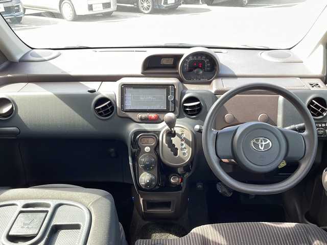トヨタ スペイド Y 新潟県 2013(平25)年 4.6万km ブラックマイカ 純正ナビ(NSZT-W62G)/(AM/FM/CD/DVD/Bluetooth)/フルセグTV/バックカメラ/センターデフロックオート/HIDヘッドライト/オートライト/フォグランプ/電動格納ウインカーミラー/ISOFIX/純正フロアマット/ドアバイザー/プッシュスタート/スマートキー/保証書/取扱説明書