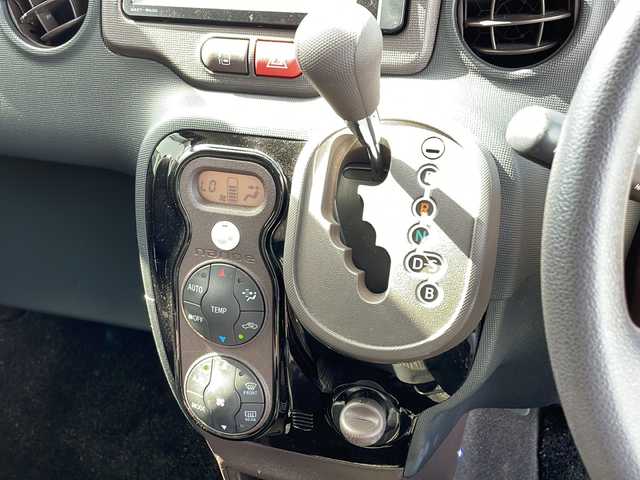 トヨタ スペイド Y 新潟県 2013(平25)年 4.6万km ブラックマイカ 純正ナビ(NSZT-W62G)/(AM/FM/CD/DVD/Bluetooth)/フルセグTV/バックカメラ/センターデフロックオート/HIDヘッドライト/オートライト/フォグランプ/電動格納ウインカーミラー/ISOFIX/純正フロアマット/ドアバイザー/プッシュスタート/スマートキー/保証書/取扱説明書