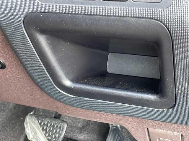 トヨタ スペイド Y 新潟県 2013(平25)年 4.6万km ブラックマイカ 純正ナビ(NSZT-W62G)/(AM/FM/CD/DVD/Bluetooth)/フルセグTV/バックカメラ/センターデフロックオート/HIDヘッドライト/オートライト/フォグランプ/電動格納ウインカーミラー/ISOFIX/純正フロアマット/ドアバイザー/プッシュスタート/スマートキー/保証書/取扱説明書