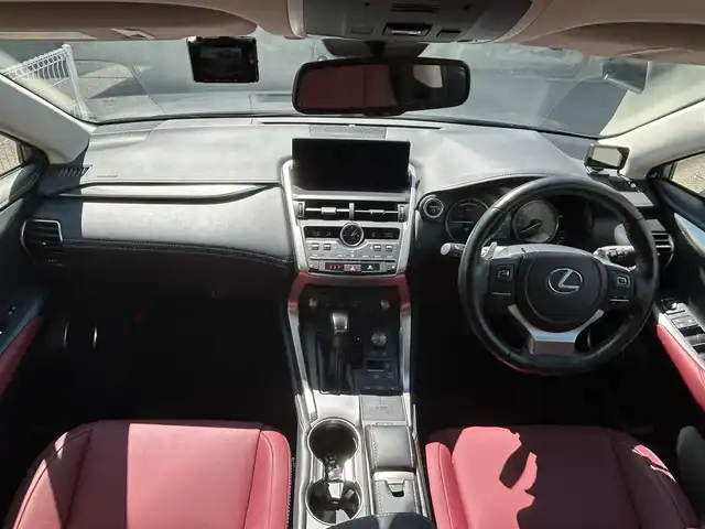 レクサス ＮＸ 300h Iパッケージ 佐賀県 2020(令2)年 3.2万km マーキュリーグレーマイカ レクサスセーフティシステム＋/・プリクラッシュセーフティ/・レーダークルーズコントロール/・レーントレーシングアシスト/・オートマチックハイビーム/ブラインドスポットモニター/クリアランスソナー/純正メーカーナビ/・パノラミックビューモニター/・フルセグTV/BT/CD/DVD/前後ドラレコ(ZDR-015)/ETC2.0/三眼LEDヘッドライト/純正17インチAW/Ltexシート/前席パワーシート/シートメモリ/前席シートヒーター/革巻きステアリング/パドルシフト/ステアリングヒーター/パワーバックドア/電動パーキングスイッチ/トノカバー/レーダー探知機(AR-G1A)/スペアキー×１/取扱説明書/保証書