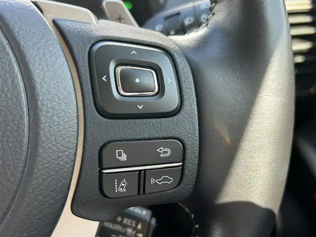 レクサス ＮＸ 300h Iパッケージ 佐賀県 2020(令2)年 3.2万km マーキュリーグレーマイカ レクサスセーフティシステム＋/・プリクラッシュセーフティ/・レーダークルーズコントロール/・レーントレーシングアシスト/・オートマチックハイビーム/ブラインドスポットモニター/クリアランスソナー/純正メーカーナビ/・パノラミックビューモニター/・フルセグTV/BT/CD/DVD/前後ドラレコ(ZDR-015)/ETC2.0/三眼LEDヘッドライト/純正17インチAW/Ltexシート/前席パワーシート/シートメモリ/前席シートヒーター/革巻きステアリング/パドルシフト/ステアリングヒーター/パワーバックドア/電動パーキングスイッチ/トノカバー/レーダー探知機(AR-G1A)/スペアキー×１/取扱説明書/保証書