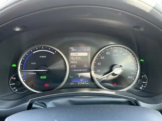 レクサス ＮＸ 300h Iパッケージ 佐賀県 2020(令2)年 3.2万km マーキュリーグレーマイカ レクサスセーフティシステム＋/・プリクラッシュセーフティ/・レーダークルーズコントロール/・レーントレーシングアシスト/・オートマチックハイビーム/ブラインドスポットモニター/クリアランスソナー/純正メーカーナビ/・パノラミックビューモニター/・フルセグTV/BT/CD/DVD/前後ドラレコ(ZDR-015)/ETC2.0/三眼LEDヘッドライト/純正17インチAW/Ltexシート/前席パワーシート/シートメモリ/前席シートヒーター/革巻きステアリング/パドルシフト/ステアリングヒーター/パワーバックドア/電動パーキングスイッチ/トノカバー/レーダー探知機(AR-G1A)/スペアキー×１/取扱説明書/保証書