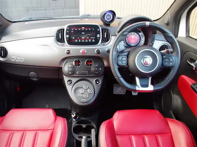 アバルト ５９５ ツーリズモ 埼玉県 2019(平31)年 1万km ホワイト レッドレザーシート/CarPlay/パークセンサー/純正ディスプレイオーディオ/ETC/Bluetooth/USB接続