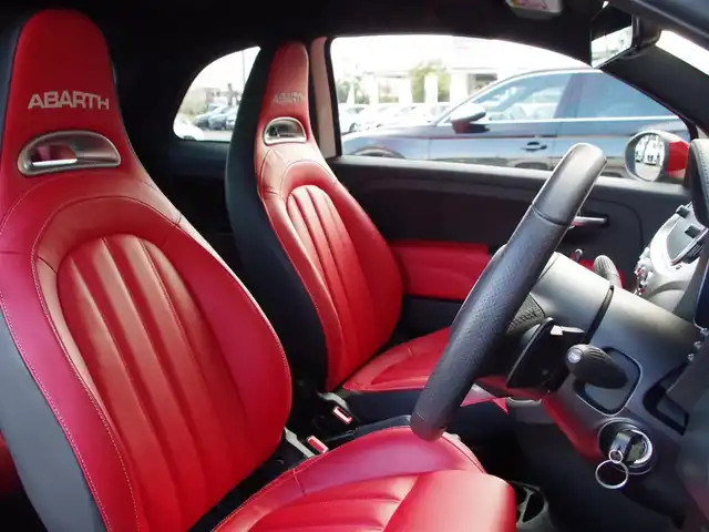 アバルト ５９５ ツーリズモ 埼玉県 2019(平31)年 1万km ホワイト レッドレザーシート/CarPlay/パークセンサー/純正ディスプレイオーディオ/ETC/Bluetooth/USB接続