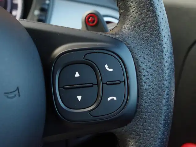 アバルト ５９５ ツーリズモ 埼玉県 2019(平31)年 1万km ホワイト レッドレザーシート/CarPlay/パークセンサー/純正ディスプレイオーディオ/ETC/Bluetooth/USB接続