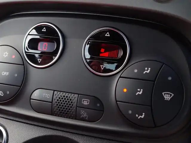 アバルト ５９５ ツーリズモ 埼玉県 2019(平31)年 1万km ホワイト レッドレザーシート/CarPlay/パークセンサー/純正ディスプレイオーディオ/ETC/Bluetooth/USB接続