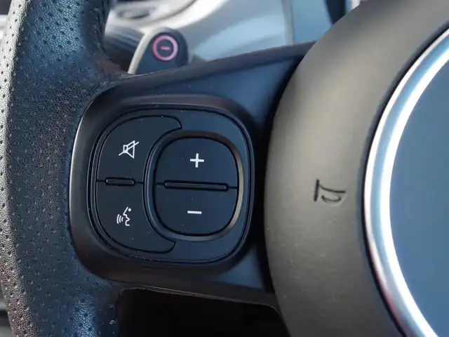 アバルト ５９５ ツーリズモ 埼玉県 2019(平31)年 1万km ホワイト レッドレザーシート/CarPlay/パークセンサー/純正ディスプレイオーディオ/ETC/Bluetooth/USB接続