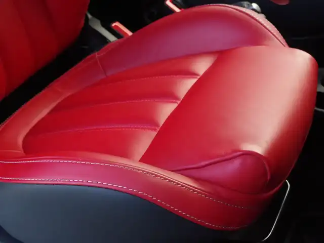 アバルト ５９５ ツーリズモ 埼玉県 2019(平31)年 1万km ホワイト レッドレザーシート/CarPlay/パークセンサー/純正ディスプレイオーディオ/ETC/Bluetooth/USB接続