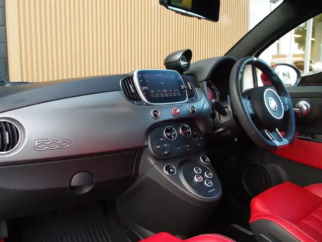 アバルト ５９５ ツーリズモ 埼玉県 2019(平31)年 1万km ホワイト レッドレザーシート/CarPlay/パークセンサー/純正ディスプレイオーディオ/ETC/Bluetooth/USB接続