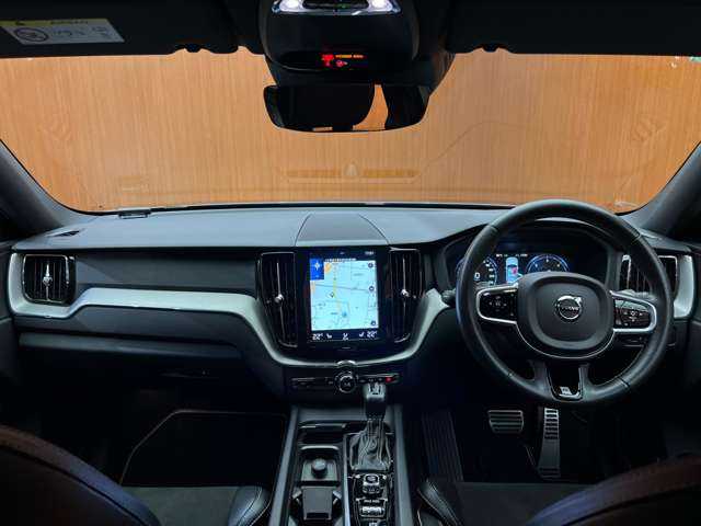 ボルボ ＸＣ６０ D4 AWD Rデザイン 千葉県 2018(平30)年 3.8万km オスミウムグレーM ＡＣＣ　/半革シート　/ナビ　/ＴＶ　/３６０°Ｂｌｕｅｔｏｏｔｈ接続　/電動シート　/シートヒーター　/電動リアゲート　/アダプティブＬＥＤヘッドライト　/自動駐車　/衝突軽減ブレーキ　/ＢＳＭ　/ＬＫＡ　/ＥＴＣ