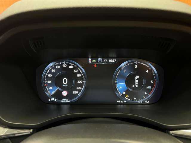 ボルボ ＸＣ６０ D4 AWD Rデザイン 千葉県 2018(平30)年 3.8万km オスミウムグレーM ＡＣＣ　/半革シート　/ナビ　/ＴＶ　/３６０°Ｂｌｕｅｔｏｏｔｈ接続　/電動シート　/シートヒーター　/電動リアゲート　/アダプティブＬＥＤヘッドライト　/自動駐車　/衝突軽減ブレーキ　/ＢＳＭ　/ＬＫＡ　/ＥＴＣ