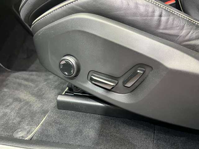 ボルボ ＸＣ６０ D4 AWD Rデザイン 千葉県 2018(平30)年 3.8万km オスミウムグレーM ＡＣＣ　/半革シート　/ナビ　/ＴＶ　/３６０°Ｂｌｕｅｔｏｏｔｈ接続　/電動シート　/シートヒーター　/電動リアゲート　/アダプティブＬＥＤヘッドライト　/自動駐車　/衝突軽減ブレーキ　/ＢＳＭ　/ＬＫＡ　/ＥＴＣ